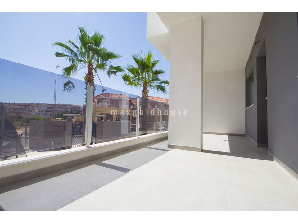 2 bedroom Apartment for sale in Villamartin with pool - € 255,000 (Ref: 9449970)