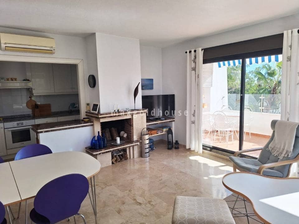 3 bedroom Apartment for sale in Villamartin with pool - € 250,000 (Ref: 9449983)