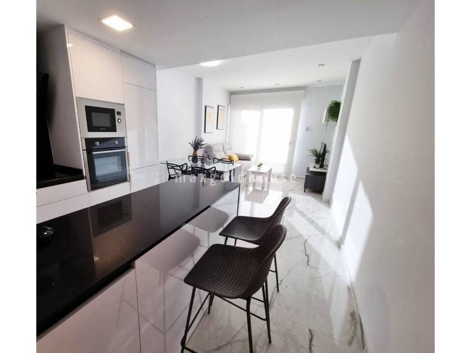 2 slaapkamer Appartement te koop in Villamartin met zwembad - € 229.000 (Ref: 9464995)