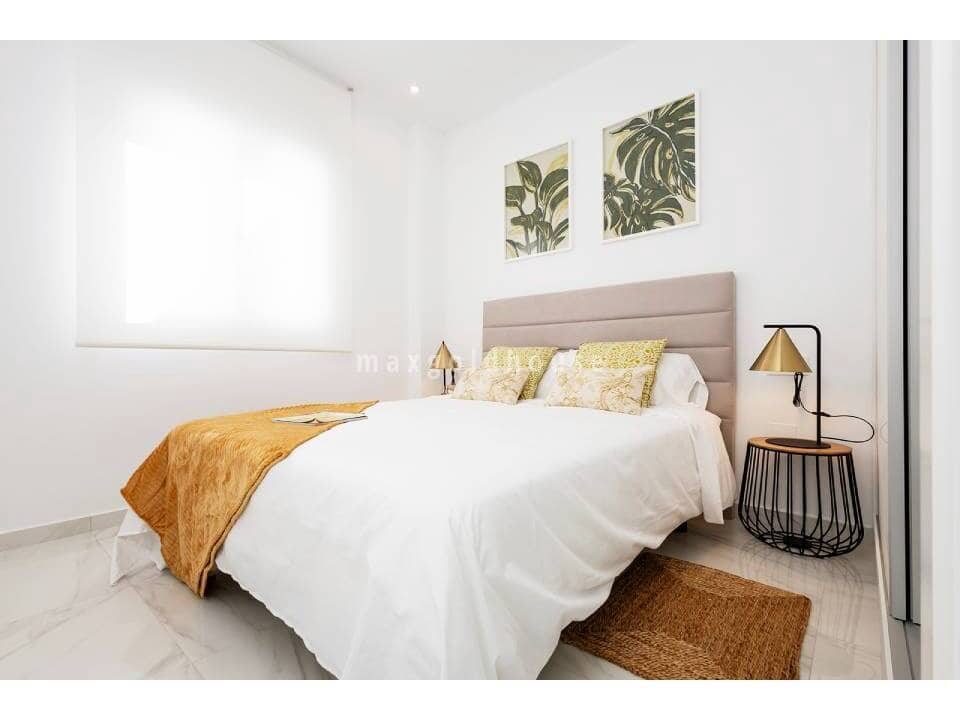 2 bedroom Apartment for sale in Jacarilla - € 139,000 (Ref: 9474567)