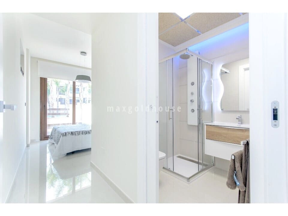 2 makuuhuone Huoneisto myytävänä paikassa Los Balcones mukana uima-altaan - 275 000 € (Ref: 9474582)