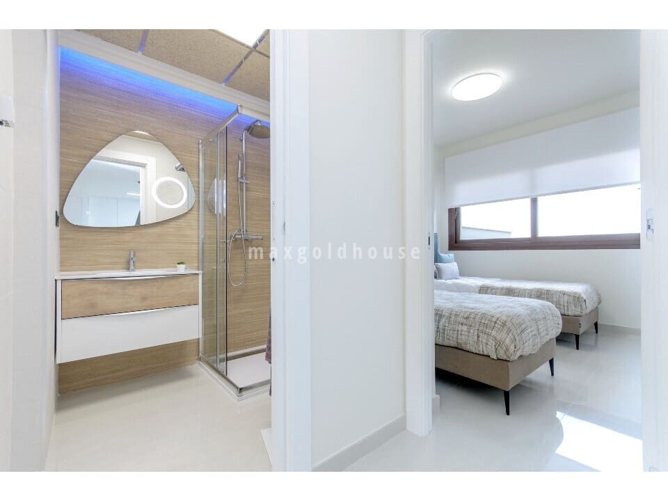 2 makuuhuone Huoneisto myytävänä paikassa Los Balcones mukana uima-altaan - 275 000 € (Ref: 9474582)