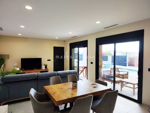 3 bedroom Villa for sale in Jumilla with pool - € 295,000 (Ref: 9478963)