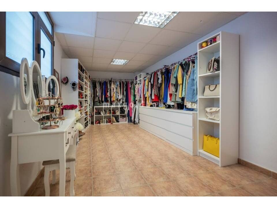 4 bedroom Villa for sale in Avileses with pool - € 1,350,000 (Ref: 9483240)