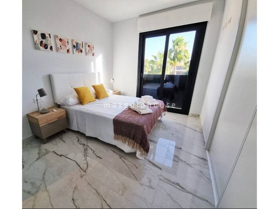 2 bedroom Apartment for sale in Villamartin with pool - € 229,000 (Ref: 9487987)