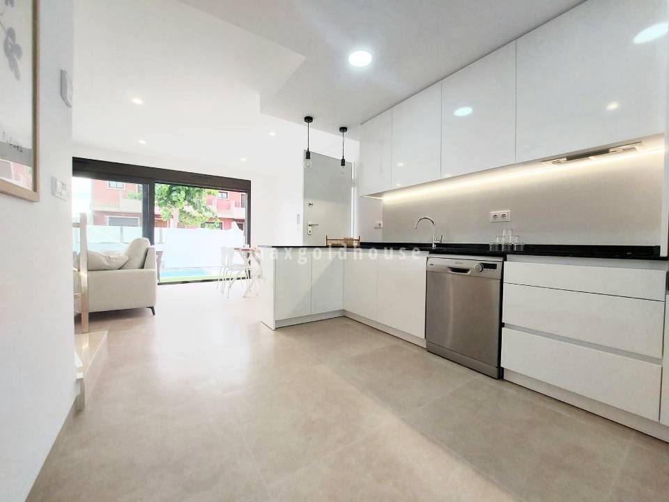 3 bedroom Villa for sale in San Pedro del Pinatar with pool - € 419,900 (Ref: 9500786)