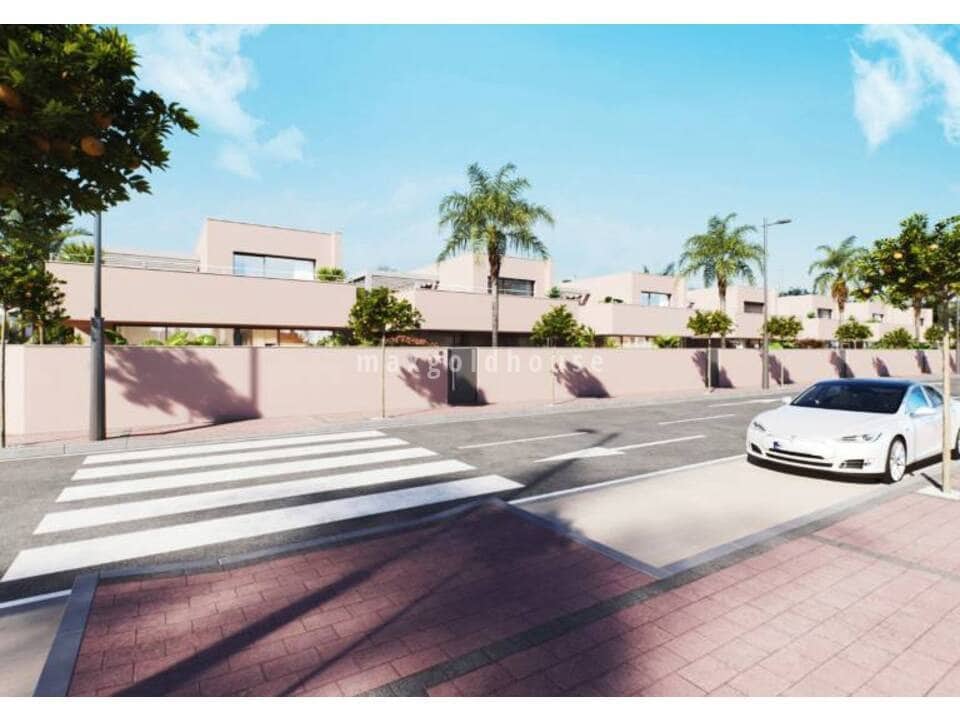 3 bedroom Villa for sale in Roldan with pool - € 995,000 (Ref: 9506936)