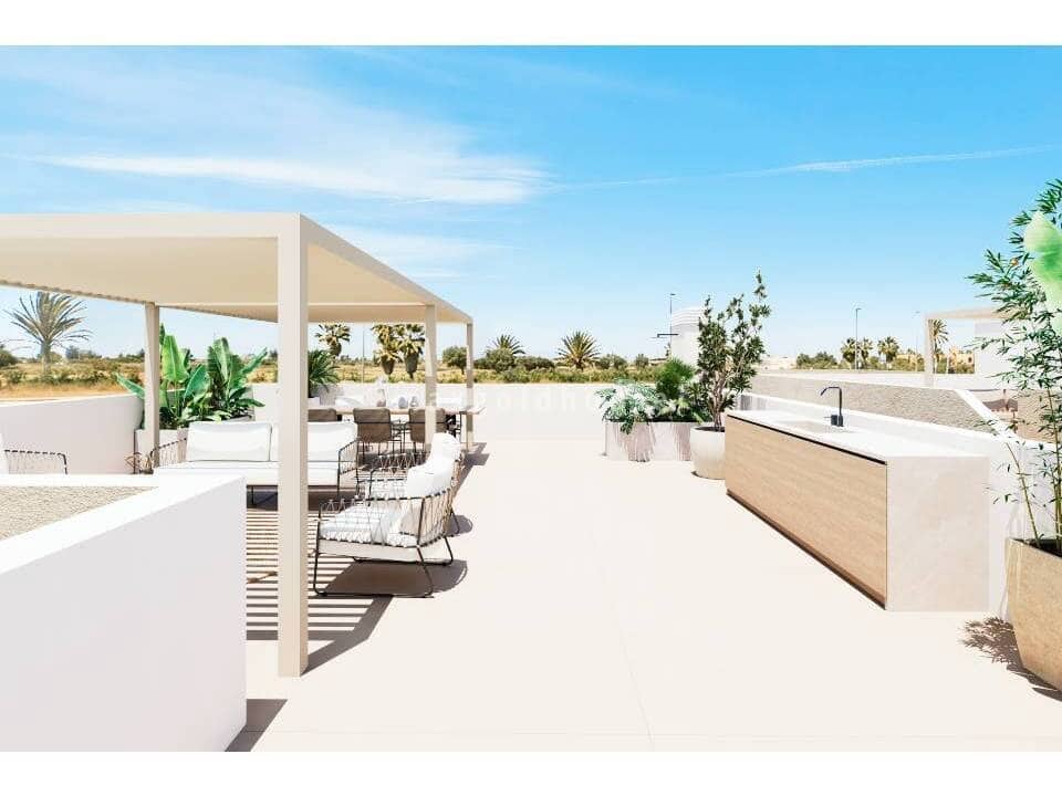 3 bedroom Villa for sale in Los Alcazares with pool - € 429,000 (Ref: 9521083)