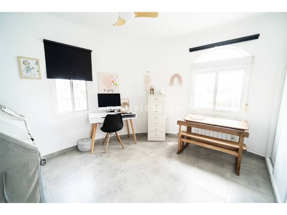 4 slaapkamer Villa te koop in La Siesta met zwembad - € 495.000 (Ref: 9524930)