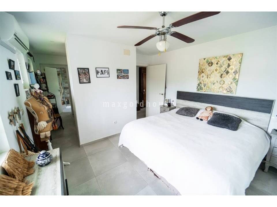 4 slaapkamer Villa te koop in La Siesta met zwembad - € 495.000 (Ref: 9524930)