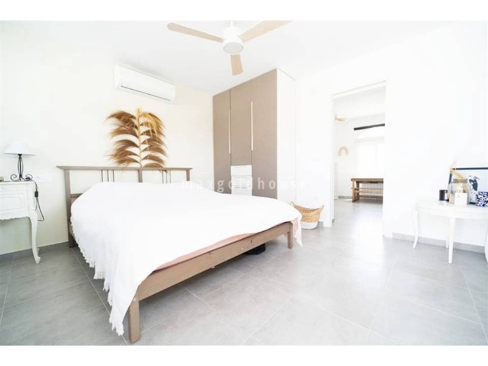 4 slaapkamer Villa te koop in La Siesta met zwembad - € 495.000 (Ref: 9524930)