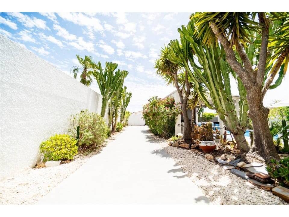 4 slaapkamer Villa te koop in La Siesta met zwembad - € 495.000 (Ref: 9524930)