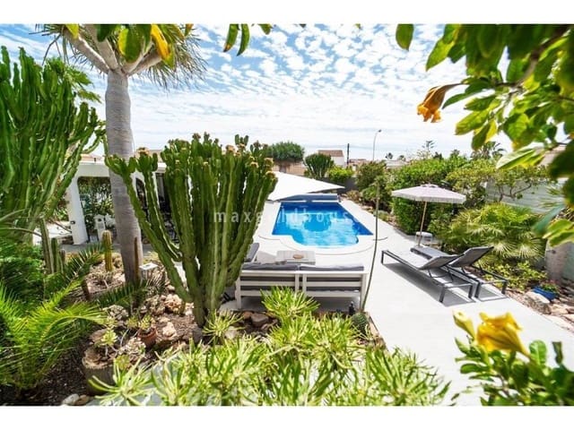 4 slaapkamer Villa te koop in La Siesta, Torrevieja met zwembad - € 495.000 (Ref: 9524930)