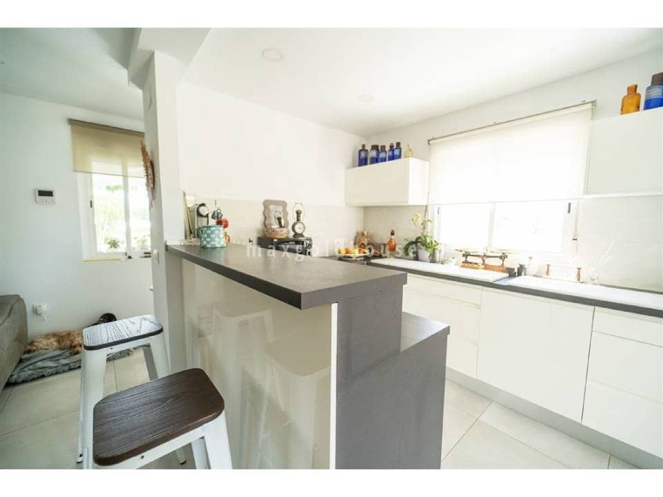 4 slaapkamer Villa te koop in La Siesta met zwembad - € 495.000 (Ref: 9524930)