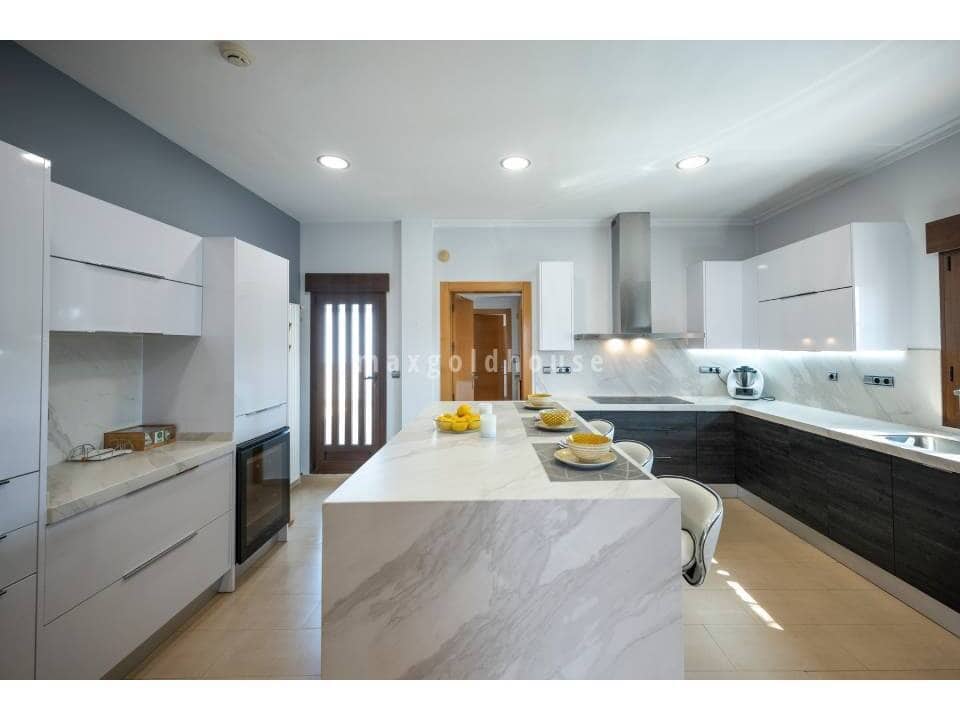 4 Zimmer Villa zu verkaufen in Avileses mit Pool - 1.350.000 € (Ref: 9525777)