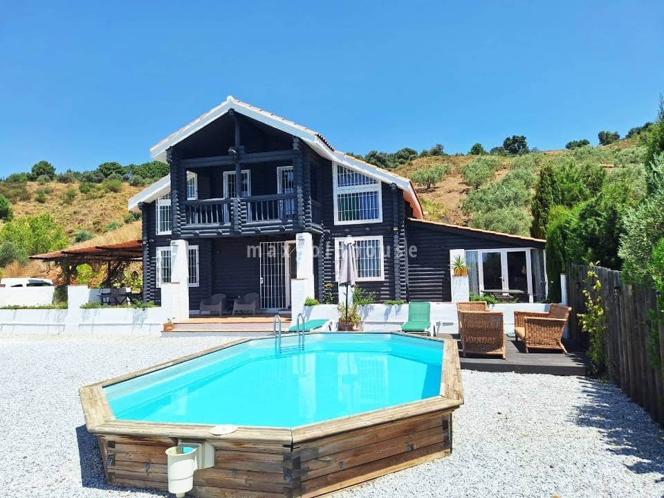 Chalet de 4 habitaciones en Cómpeta en venta con piscina - 330.000 € (Ref: 9537060)