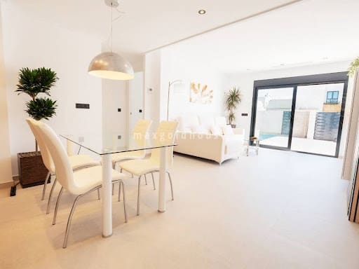 3 sypialnia Willa na sprzedaż w La Marina, Elche / Elx z basenem - 392 000 € (Ref: 9564065)