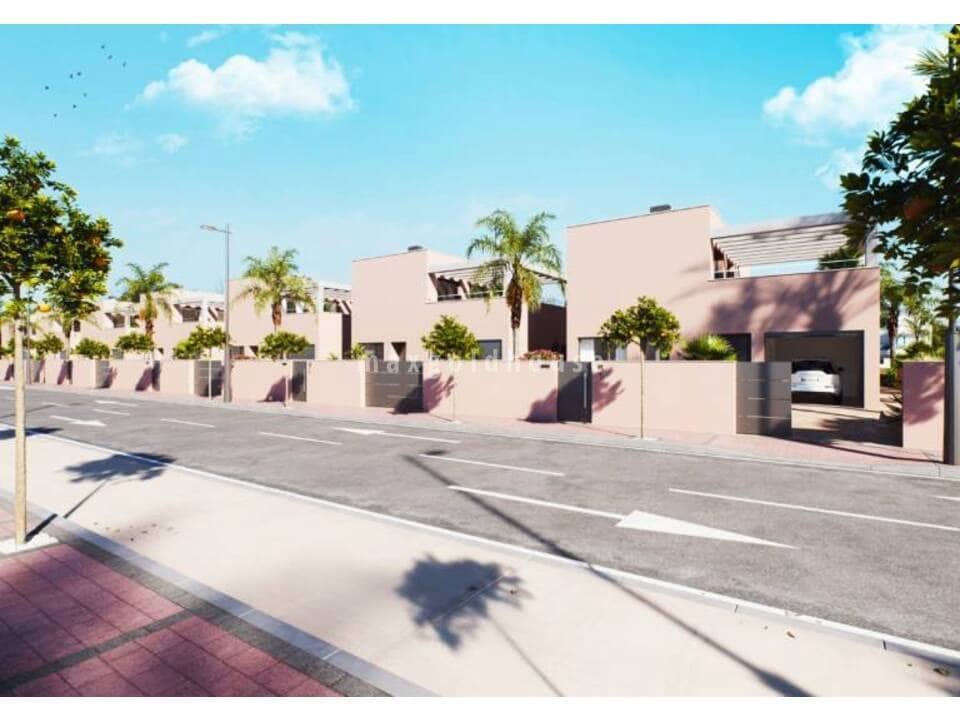 3 slaapkamer Villa te koop in Roldan met zwembad - € 995.000 (Ref: 9564074)