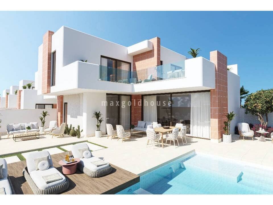 3 slaapkamer Villa te koop in Roldan met zwembad - € 354.950 (Ref: 9564076)