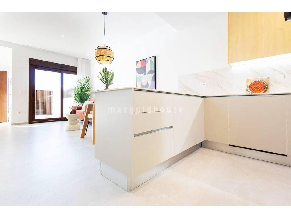 3 slaapkamer Halfvrijstaande villa te koop in Los Montesinos met zwembad - € 299.000 (Ref: 9566772)