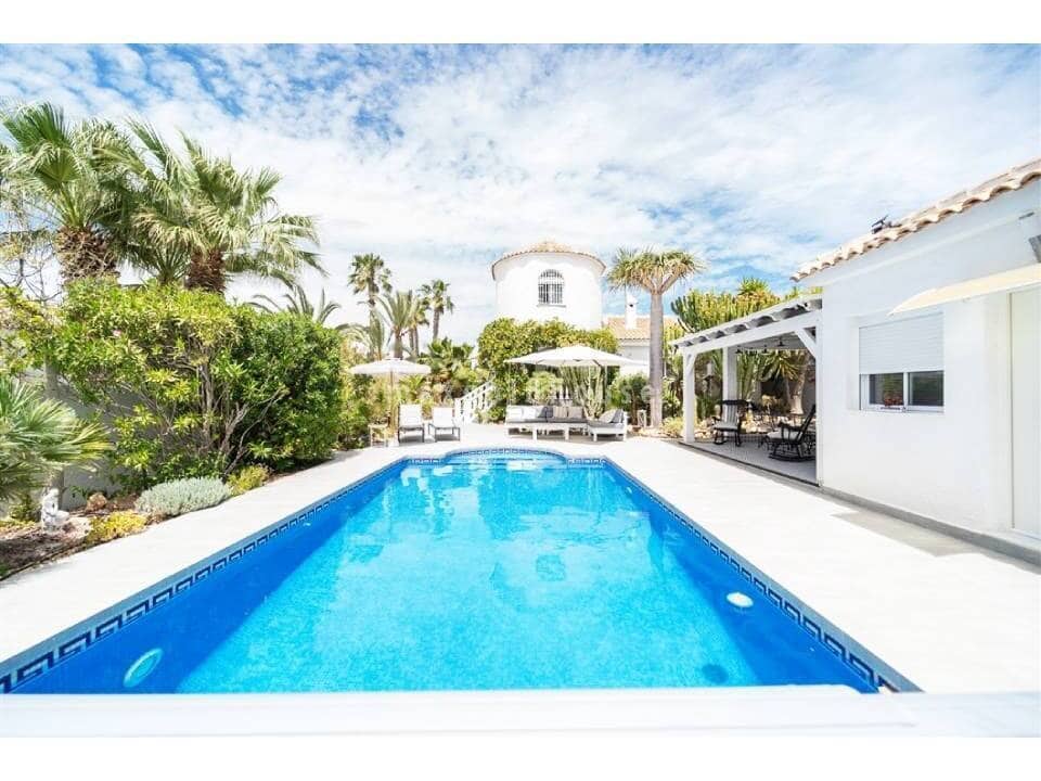 4 slaapkamer Villa te koop in La Siesta met zwembad - € 495.000 (Ref: 9578239)