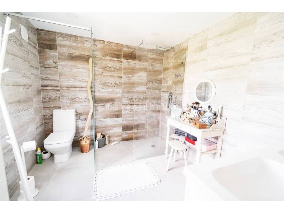 4 slaapkamer Villa te koop in La Siesta met zwembad - € 495.000 (Ref: 9578239)