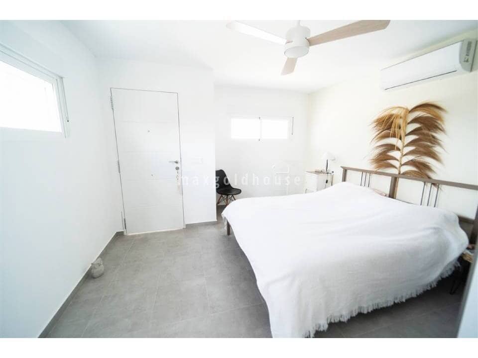 4 slaapkamer Villa te koop in La Siesta met zwembad - € 495.000 (Ref: 9578239)