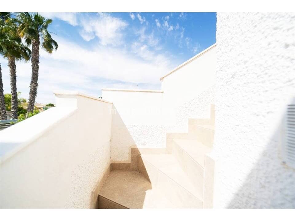 4 slaapkamer Villa te koop in La Siesta met zwembad - € 495.000 (Ref: 9578239)