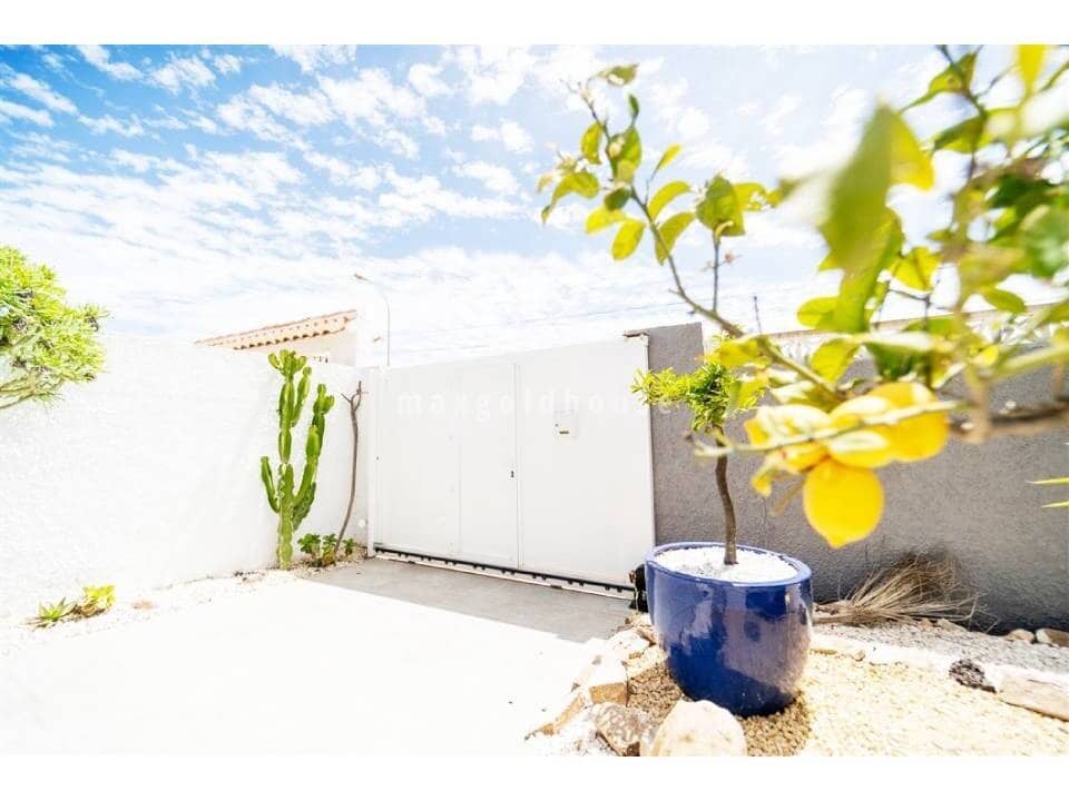 4 slaapkamer Villa te koop in La Siesta met zwembad - € 495.000 (Ref: 9578239)