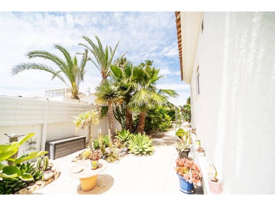 4 slaapkamer Villa te koop in La Siesta met zwembad - € 495.000 (Ref: 9578239)