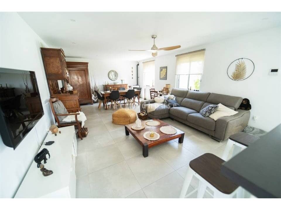 4 slaapkamer Villa te koop in La Siesta met zwembad - € 495.000 (Ref: 9578239)