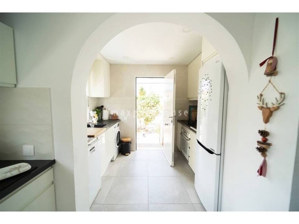 4 slaapkamer Villa te koop in La Siesta met zwembad - € 495.000 (Ref: 9578239)