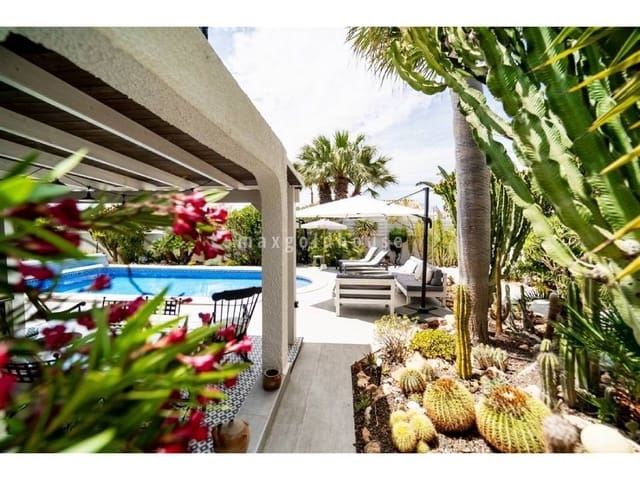 4 sypialnia Willa na sprzedaż w La Siesta, Torrevieja z basenem - 495 000 € (Ref: 9578239)