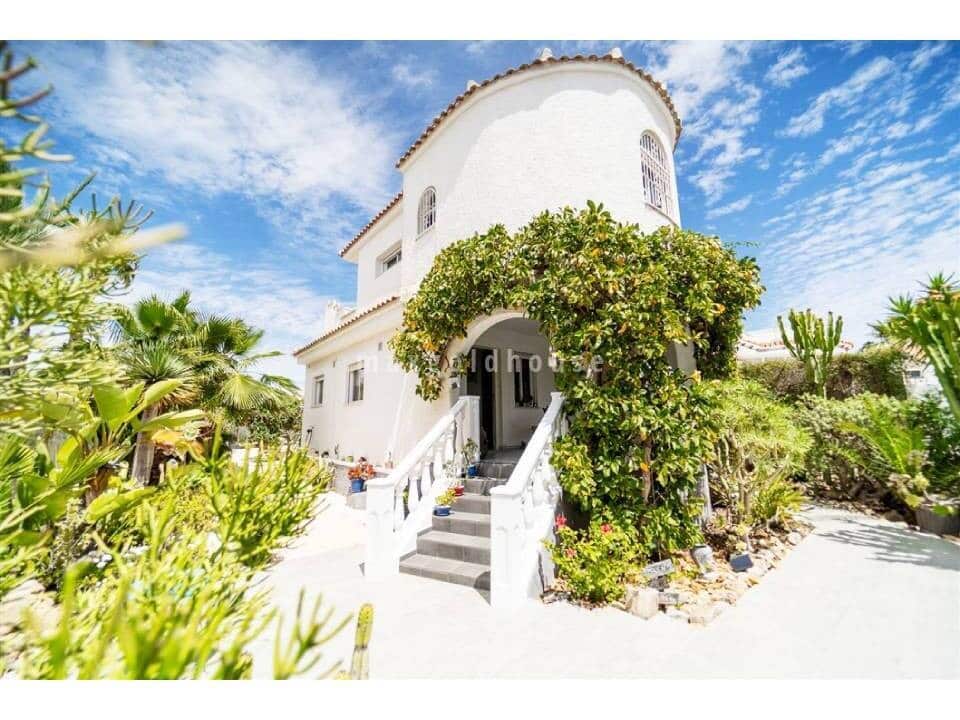 4 slaapkamer Villa te koop in La Siesta met zwembad - € 495.000 (Ref: 9578239)