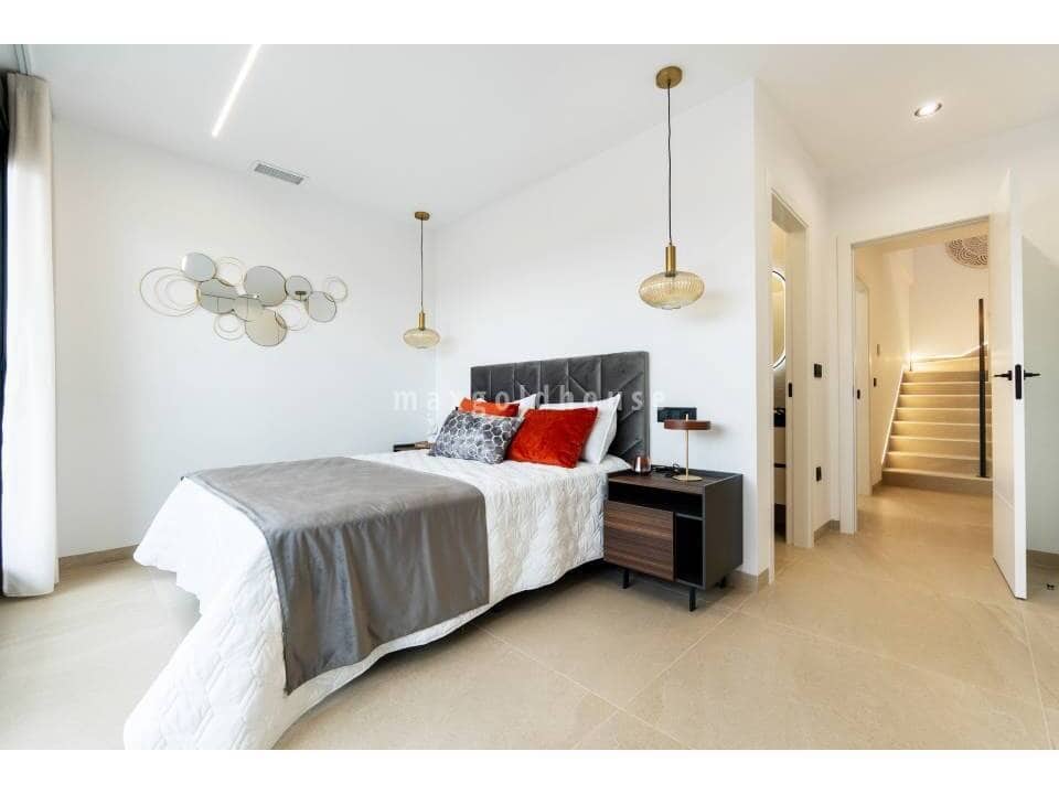 4 bedroom Villa for sale in San Pedro del Pinatar with pool - € 499,000 (Ref: 9583548)