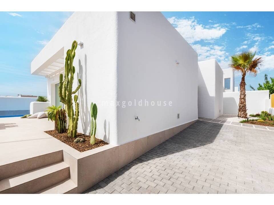 3 quarto Moradia para venda em Los Alcazares com piscina - 499 900 € (Ref: 9602388)