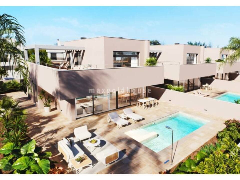 3 soveværelse Villa til salg i Roldan med swimmingpool - € 995.000 (Ref: 9626920)