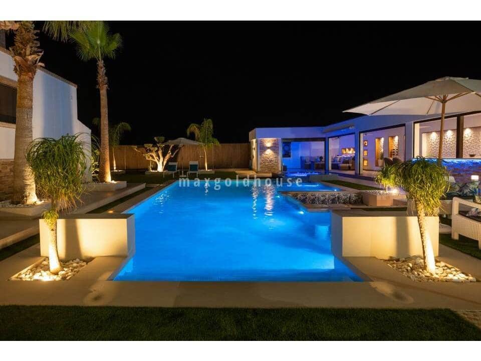 4 soveværelse Villa til salg i Avileses med swimmingpool - € 1.350.000 (Ref: 9639842)