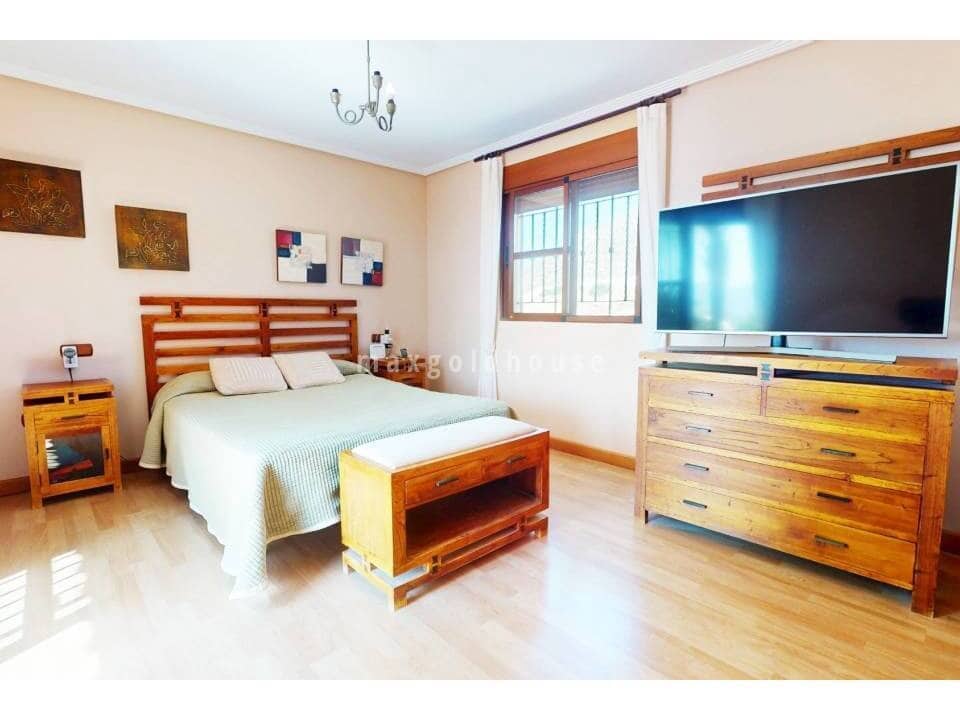 5 bedroom Villa for sale in Aguilas with pool - € 880,000 (Ref: 9646387)