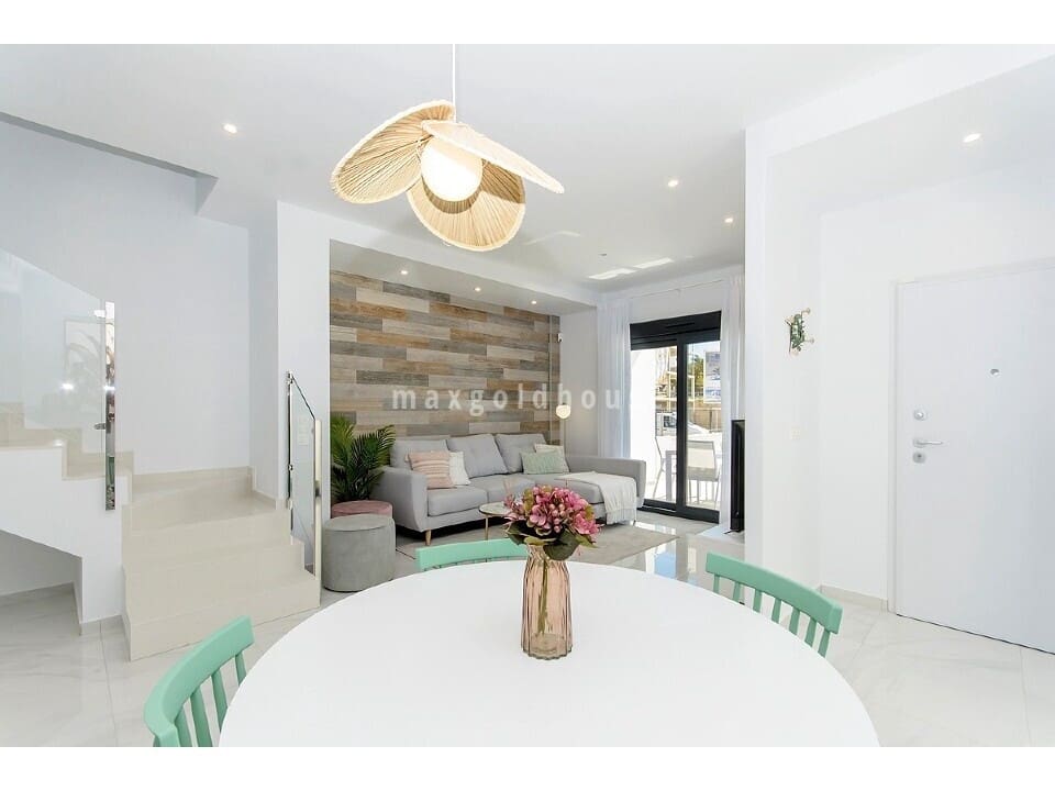 3 soveværelse Villa til salg i Los Montesinos med swimmingpool - € 395.000 (Ref: 9650853)