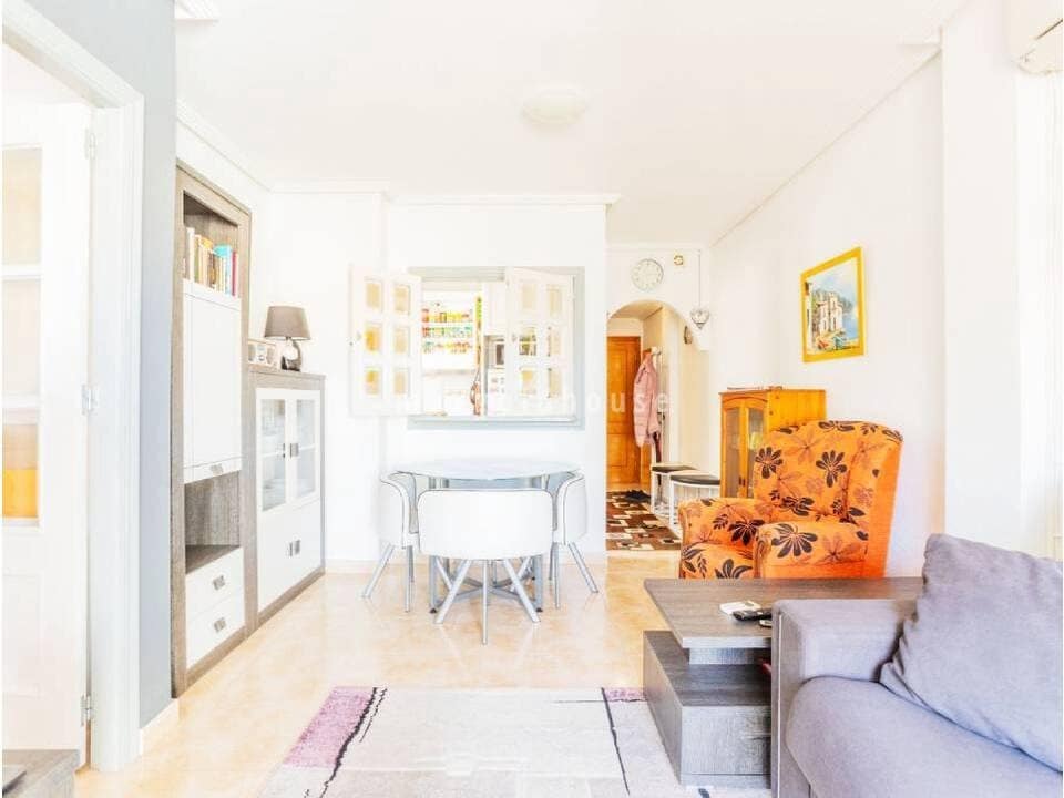 Apartamento de 2 habitaciones en Torrevieja en venta con piscina - 142.000 € (Ref: 9654344)