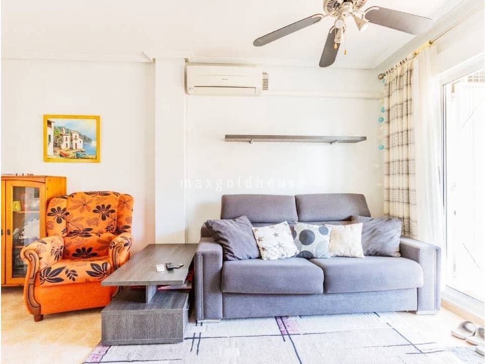 Apartamento de 2 habitaciones en Torrevieja en venta con piscina - 142.000 € (Ref: 9654344)