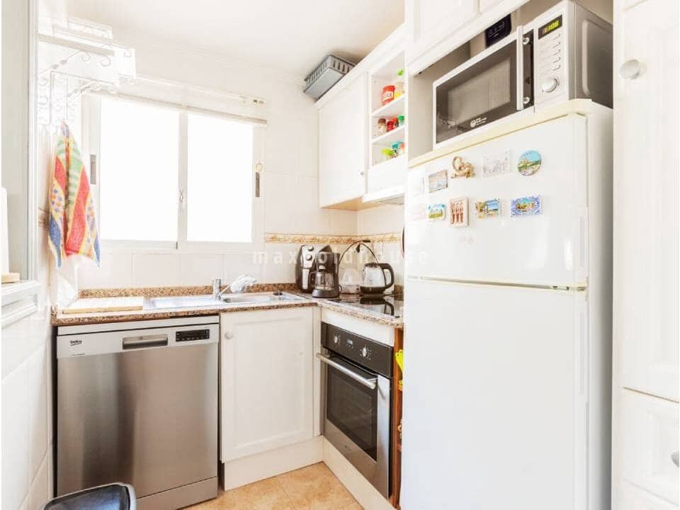 Apartamento de 2 habitaciones en Torrevieja en venta con piscina - 142.000 € (Ref: 9654344)