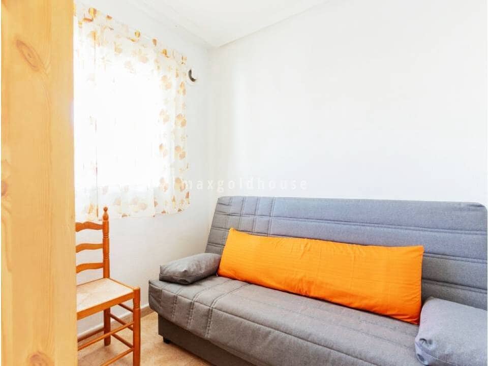 Apartamento de 2 habitaciones en Torrevieja en venta con piscina - 142.000 € (Ref: 9654344)