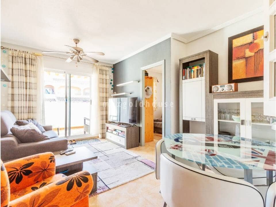 Apartamento de 2 habitaciones en Torrevieja en venta con piscina - 142.000 € (Ref: 9654344)