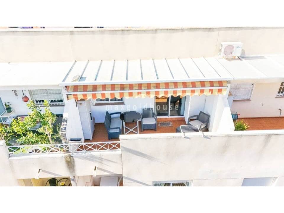 Apartamento de 2 habitaciones en Torrevieja en venta con piscina - 142.000 € (Ref: 9654344)