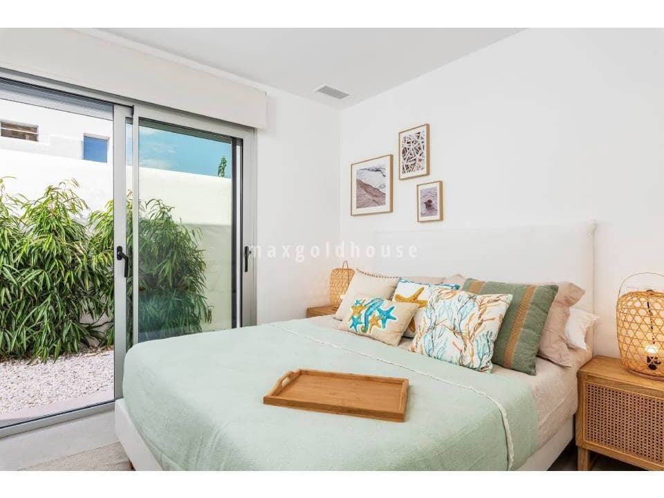 Chalet de 3 habitaciones en Los Alcázares en venta con piscina - 499.900 € (Ref: 9663292)