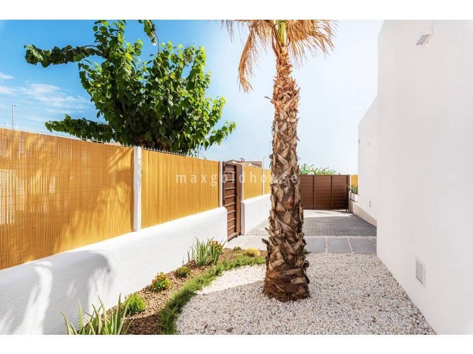 Chalet de 3 habitaciones en Los Alcázares en venta con piscina - 499.900 € (Ref: 9663292)