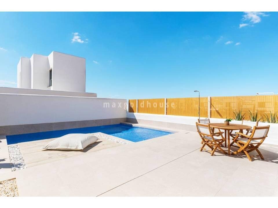 3 sovrum Villa till salu i Los Alcazares med pool - 399 900 € (Ref: 9665560)