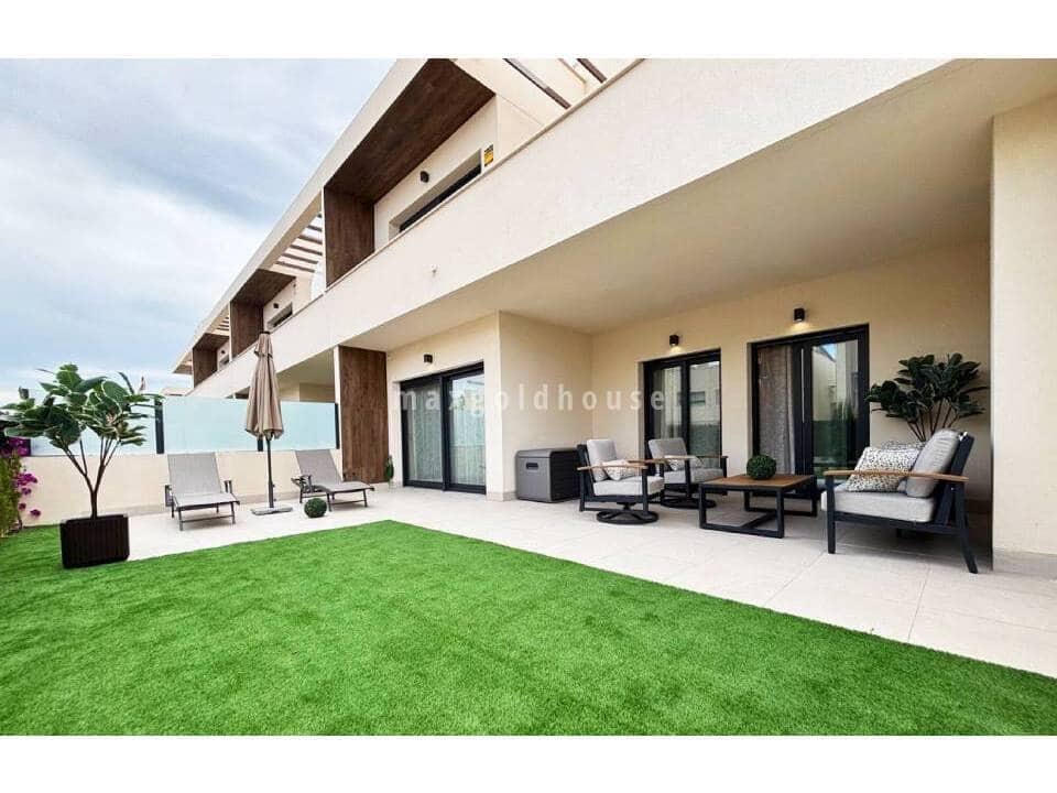 2 makuuhuone Huoneisto myytävänä paikassa Torrevieja mukana uima-altaan - 349 000 € (Ref: 9667086)